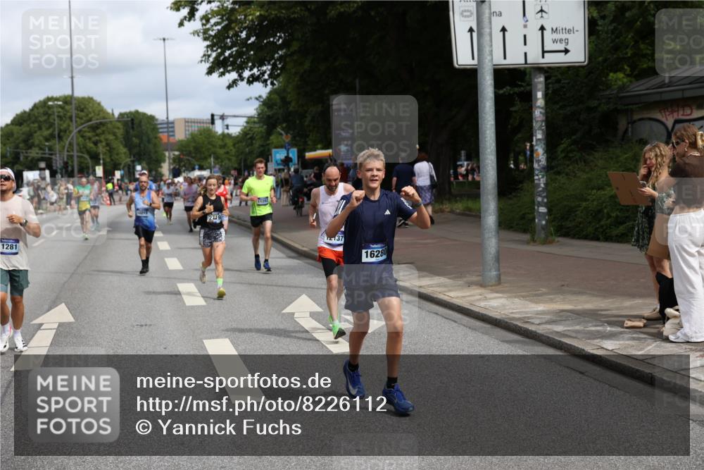 29.06.2025 - hella hamburg halbmarathon Yannick Fuchs http://msf.ph/oto/8226112 29.06.2025 10:33:25 20KM 1164, 2262, 2719, 2980, 3014, 3136, 3431, 4359, 5091, 5248, 6682, 6684, 8450, 8958, 9403, 10218, 11055, 11281, 11282, 11379, 11447, 12137, 13137, 13800, 14093, 14905, 15257, 15372, 15561, 15873, 15965, 16280, 17154, 17646, 17722, 18188, 18761, 19004, 19151 meine-sportfotos.de