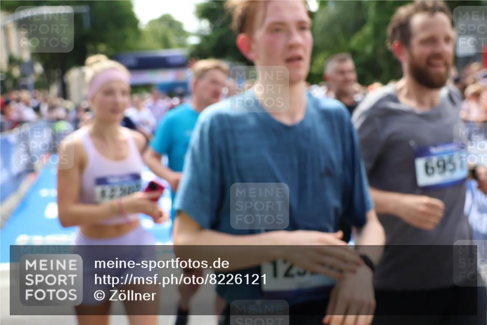 29.06.2025 - hella hamburg halbmarathon Zöllner http://msf.ph/oto/8226121 29.06.2025 11:28:51 Ziel 2489, 5941, 5943, 6625, 6820, 7228, 8083, 10594, 10907, 12460, 12461, 13724, 15752, 15878, 16769, 17185, 17438, 18742, 19226 meine-sportfotos.de