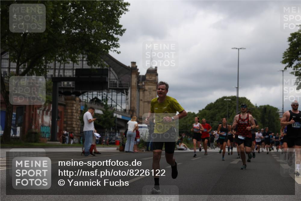 29.06.2025 - hella hamburg halbmarathon Yannick Fuchs http://msf.ph/oto/8226122 29.06.2025 10:46:32 20KM 1098, 1257, 1657, 2111, 2444, 2814, 3258, 3715, 3952, 4121, 4557, 4558, 4837, 5116, 5169, 5194, 5378, 5399, 6164, 6561, 6562, 7130, 7178, 7312, 7475, 7896, 8139, 8172, 8316, 8720, 8977, 9093, 9145, 9876, 10811, 11459, 12135, 12519, 13211, 13301, 13327, 14198, 14286, 14791, 15001, 15144, 15275, 15427, 15446, 15506, 15690, 16320, 16929, 17130, 17198, 17773, 18331 meine-sportfotos.de