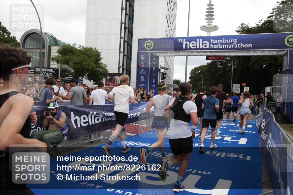29.06.2025 - hella hamburg halbmarathon Michael Strokosch http://msf.ph/oto/8226162 29.06.2025 10:50:49 Ziel 2234, 2788, 5115, 6712, 7134, 7952, 8657, 11356, 13701, 15426, 15720, 17129, 17908, 18229, 18370, 18820 meine-sportfotos.de