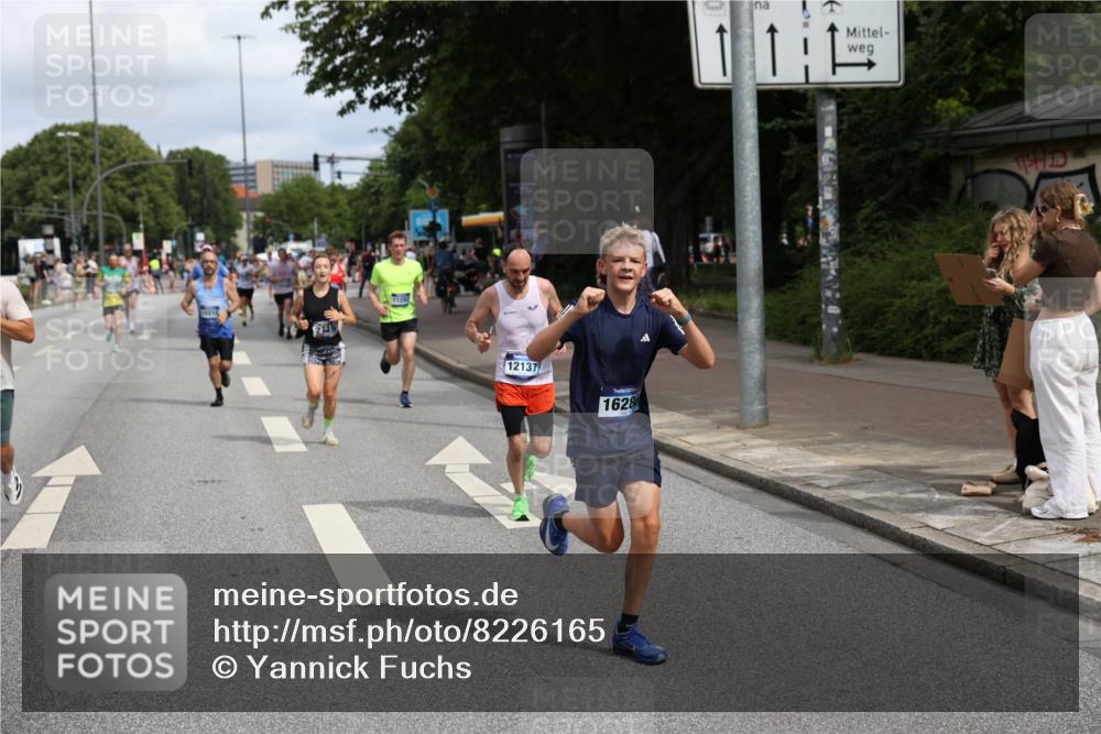 29.06.2025 - hella hamburg halbmarathon Yannick Fuchs http://msf.ph/oto/8226165 29.06.2025 10:33:25 20KM 1164, 2262, 2719, 2980, 3014, 3136, 3431, 4359, 5091, 5248, 6682, 6684, 8450, 8958, 9403, 10218, 11055, 11281, 11282, 11379, 11447, 12137, 13137, 13800, 14093, 14905, 15257, 15372, 15561, 15873, 15965, 16280, 17154, 17646, 17722, 18188, 18761, 19004, 19151 meine-sportfotos.de