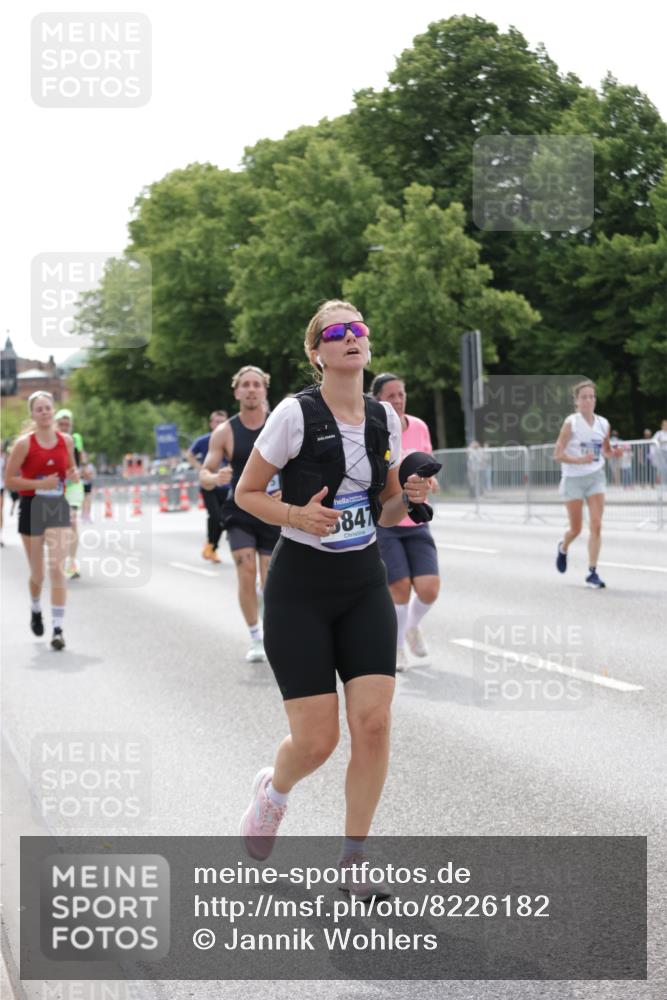 29.06.2025 - hella hamburg halbmarathon Jannik Wohlers http://msf.ph/oto/8226182 29.06.2025 10:27:39 Lombardsbrücke 1148, 5369, 5847, 6632, 7497, 8215, 9567, 11692, 11739, 12780, 12823, 12842, 13568, 13678, 13860, 14155, 15123, 15607, 15608, 16569, 16804, 18256 meine-sportfotos.de