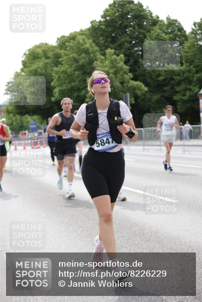 29.06.2025 - hella hamburg halbmarathon Jannik Wohlers http://msf.ph/oto/8226229 29.06.2025 10:27:40 Lombardsbrücke 1148, 5369, 5847, 6632, 7497, 8215, 9567, 11692, 11739, 12780, 12842, 13568, 13678, 13860, 14017, 14155, 15123, 15608, 18256 meine-sportfotos.de