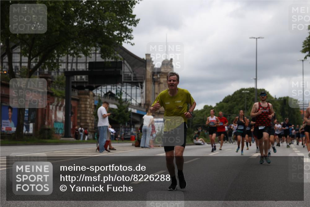 29.06.2025 - hella hamburg halbmarathon Yannick Fuchs http://msf.ph/oto/8226288 29.06.2025 10:46:32 20KM 1098, 1257, 1657, 2111, 2444, 2814, 3258, 3715, 3952, 4121, 4557, 4558, 4837, 5116, 5169, 5194, 5378, 5399, 6164, 6561, 6562, 7130, 7178, 7312, 7475, 7896, 8139, 8172, 8316, 8720, 8977, 9093, 9145, 9876, 10811, 11459, 12135, 12519, 13211, 13301, 13327, 14198, 14286, 14791, 15001, 15144, 15275, 15427, 15446, 15506, 15690, 16320, 16929, 17130, 17198, 17773, 18331 meine-sportfotos.de