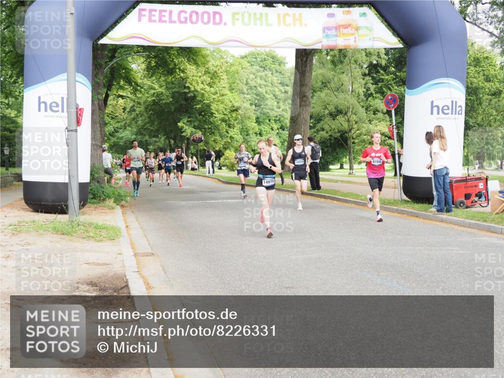 29.06.2025 - hella hamburg halbmarathon MichiJ http://msf.ph/oto/8226331 29.06.2025 10:25:34 Zwischen KM18-KM19 1411, 1571, 4860, 5315, 5961, 8362, 13972, 17078, 18156, 18986 meine-sportfotos.de