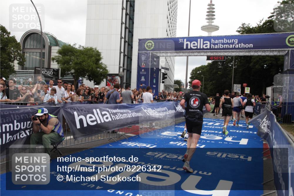 29.06.2025 - hella hamburg halbmarathon Michael Strokosch http://msf.ph/oto/8226342 29.06.2025 10:50:52 Ziel 2234, 2788, 3947, 4839, 5018, 5115, 7052, 8657, 10750, 15426, 15720, 17129, 17908, 18182, 18229, 18370 meine-sportfotos.de
