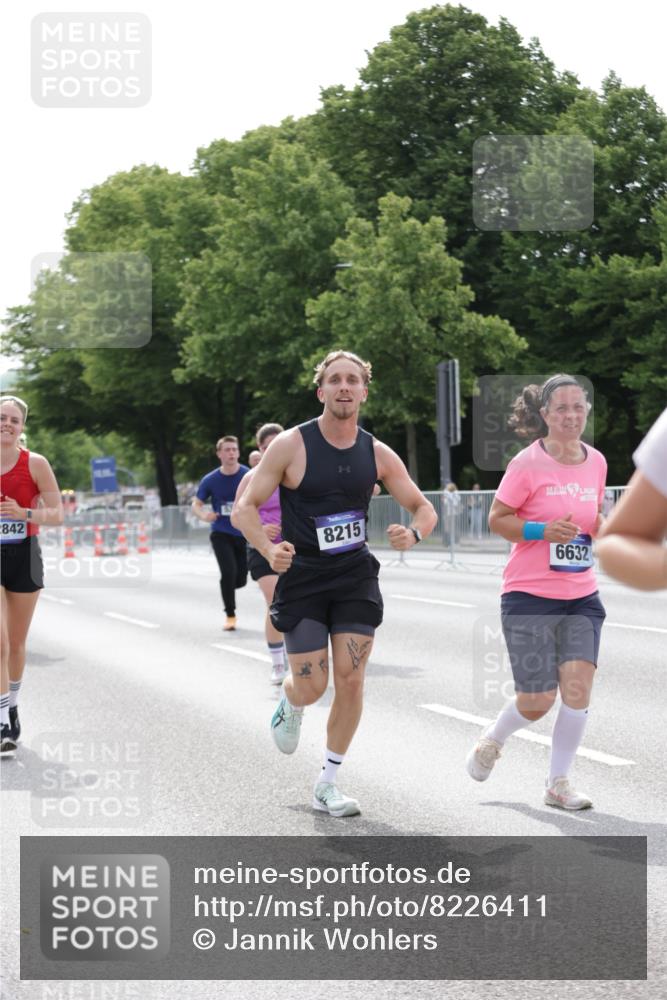29.06.2025 - hella hamburg halbmarathon Jannik Wohlers http://msf.ph/oto/8226411 29.06.2025 10:27:40 Lombardsbrücke 1148, 5369, 5847, 6632, 7497, 8215, 9567, 11692, 11739, 12780, 12842, 13568, 13678, 13860, 14017, 14155, 15123, 15608, 18256 meine-sportfotos.de