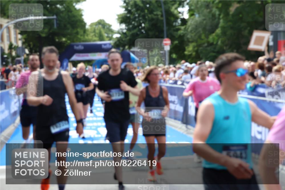 29.06.2025 - hella hamburg halbmarathon Zöllner http://msf.ph/oto/8226419 29.06.2025 11:28:57 Ziel 2914, 2919, 3613, 4561, 4817, 6307, 6625, 6710, 6820, 7387, 10586, 13724, 15466, 15752, 15878, 16769, 17438, 18371, 19233 meine-sportfotos.de