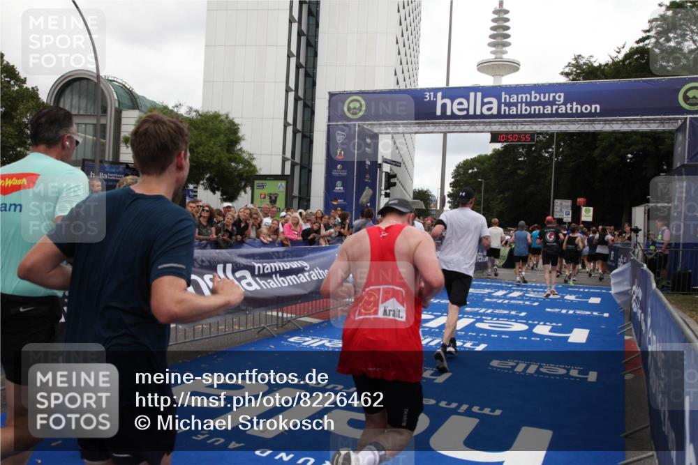 29.06.2025 - hella hamburg halbmarathon Michael Strokosch http://msf.ph/oto/8226462 29.06.2025 10:50:54 Ziel 1466, 3654, 3947, 4839, 5018, 5115, 7052, 8205, 8657, 10750, 15395, 15426, 15643, 15720, 17129, 17908, 18182, 18370 meine-sportfotos.de