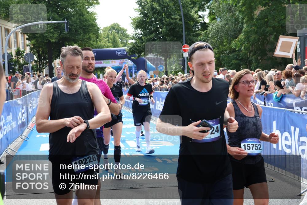29.06.2025 - hella hamburg halbmarathon Zöllner http://msf.ph/oto/8226466 29.06.2025 11:28:58 Ziel 2914, 2919, 3613, 4561, 4817, 6307, 6710, 6820, 7387, 8787, 10586, 15466, 16769, 17199, 17438, 18371, 19233 meine-sportfotos.de