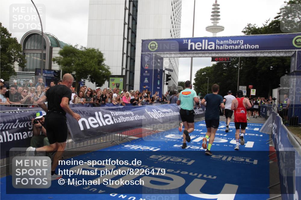 29.06.2025 - hella hamburg halbmarathon Michael Strokosch http://msf.ph/oto/8226479 29.06.2025 10:50:56 Ziel 1466, 3654, 3947, 4839, 5018, 5115, 7052, 8205, 8572, 10750, 11551, 15395, 15643, 18182 meine-sportfotos.de