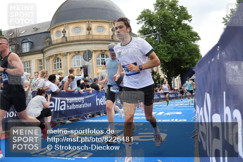 29.06.2025 - hella hamburg halbmarathon Strokosch-Dieckow http://msf.ph/oto/8226481 29.06.2025 10:31:17 Ziel 3201, 3955, 4812, 10017, 10298, 11857, 12232, 13754, 14450, 14548, 19042 meine-sportfotos.de