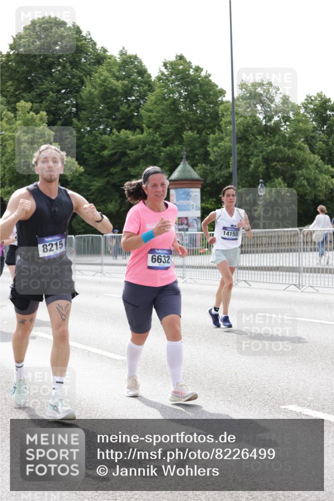 29.06.2025 - hella hamburg halbmarathon Jannik Wohlers http://msf.ph/oto/8226499 29.06.2025 10:27:41 Lombardsbrücke 1148, 5369, 5604, 5847, 6632, 7497, 8215, 9567, 9654, 11692, 11739, 12780, 12842, 13568, 13678, 14017, 14155, 15123, 15608, 18256 meine-sportfotos.de