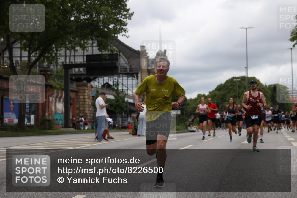 29.06.2025 - hella hamburg halbmarathon Yannick Fuchs http://msf.ph/oto/8226500 29.06.2025 10:46:32 20KM 1098, 1257, 1657, 2111, 2444, 2814, 3258, 3715, 3952, 4121, 4557, 4558, 4837, 5116, 5169, 5194, 5378, 5399, 6164, 6561, 6562, 7130, 7178, 7312, 7475, 7896, 8139, 8172, 8316, 8720, 8977, 9093, 9145, 9876, 10811, 11459, 12135, 12519, 13211, 13301, 13327, 14198, 14286, 14791, 15001, 15144, 15275, 15427, 15446, 15506, 15690, 16320, 16929, 17130, 17198, 17773, 18331 meine-sportfotos.de
