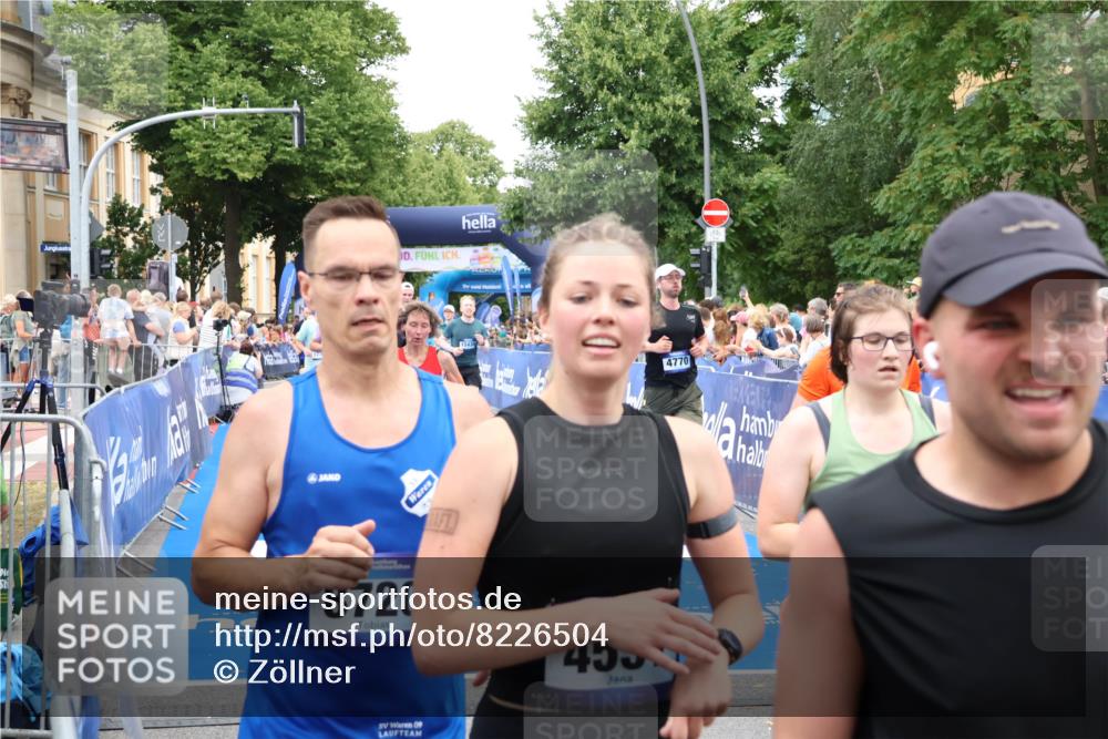 29.06.2025 - hella hamburg halbmarathon Zöllner http://msf.ph/oto/8226504 29.06.2025 10:53:02 Ziel 2099, 3334, 4770, 5907, 7509, 8139, 8587, 9093, 10724, 12155, 12367, 12519, 12910, 14791, 15430, 18590, 18720 meine-sportfotos.de