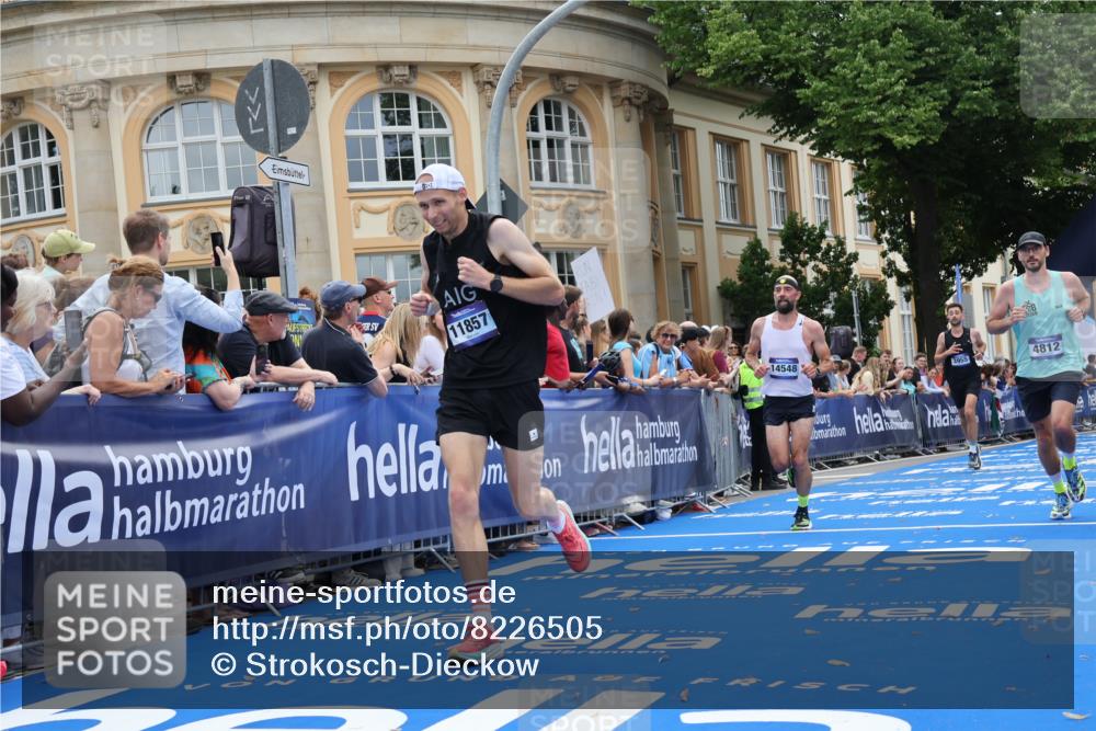 29.06.2025 - hella hamburg halbmarathon Strokosch-Dieckow http://msf.ph/oto/8226505 29.06.2025 10:31:18 Ziel 3955, 4812, 10017, 10298, 11857, 12232, 14450, 14548, 19042, 19118 meine-sportfotos.de