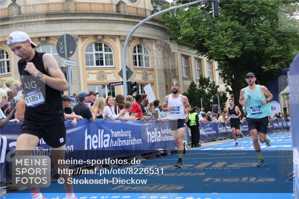 29.06.2025 - hella hamburg halbmarathon Strokosch-Dieckow http://msf.ph/oto/8226531 29.06.2025 10:31:19 Ziel 3955, 4812, 10017, 10298, 11857, 12232, 14450, 14548, 19042, 19118 meine-sportfotos.de