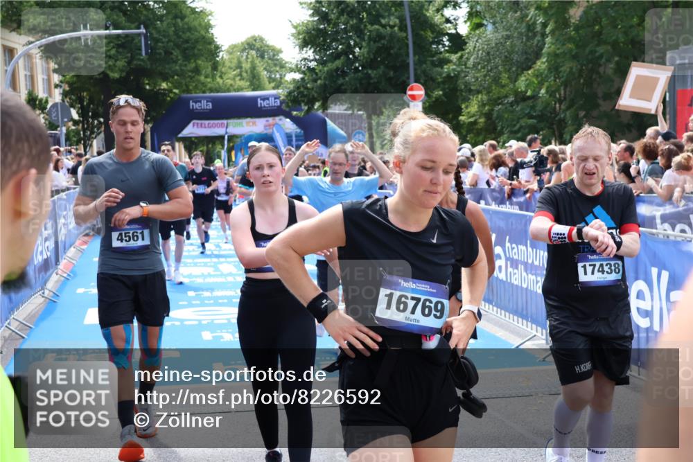 29.06.2025 - hella hamburg halbmarathon Zöllner http://msf.ph/oto/8226592 29.06.2025 11:29:01 Ziel 2703, 2914, 2919, 3613, 4561, 4817, 5658, 6307, 6710, 7387, 8787, 9108, 10198, 10586, 12216, 15466, 17199, 17989, 18371, 19233 meine-sportfotos.de