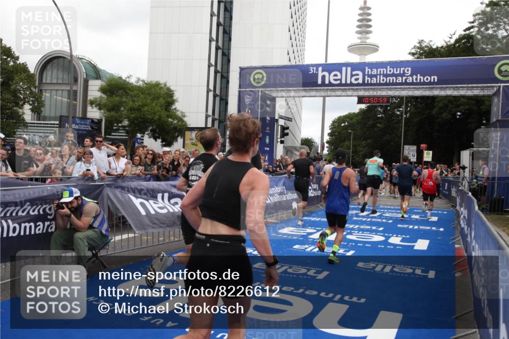 29.06.2025 - hella hamburg halbmarathon Michael Strokosch http://msf.ph/oto/8226612 29.06.2025 10:50:58 Ziel 1466, 2207, 3654, 3947, 4839, 5018, 7052, 7369, 8205, 8572, 10215, 10750, 11551, 13687, 15362, 15395, 15643, 16285, 18182 meine-sportfotos.de