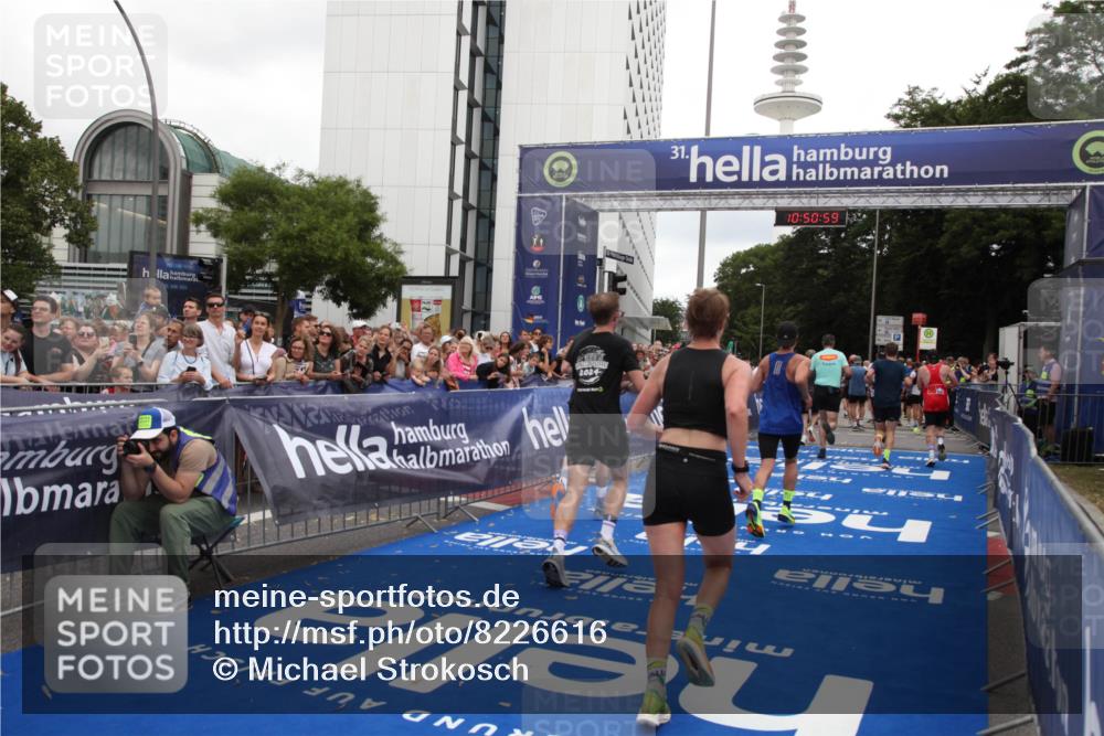 29.06.2025 - hella hamburg halbmarathon Michael Strokosch http://msf.ph/oto/8226616 29.06.2025 10:50:58 Ziel 1466, 2207, 3654, 3947, 4839, 5018, 7052, 7369, 8205, 8572, 10215, 10750, 11551, 13687, 15362, 15395, 15643, 16285, 18182 meine-sportfotos.de