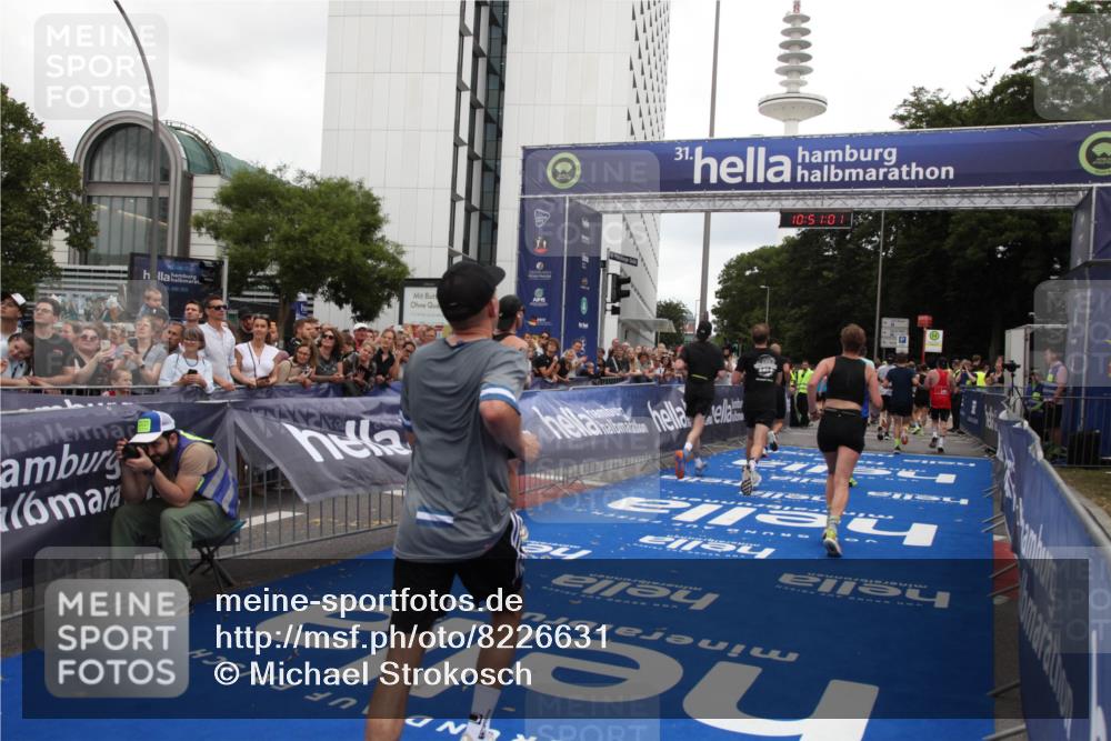 29.06.2025 - hella hamburg halbmarathon Michael Strokosch http://msf.ph/oto/8226631 29.06.2025 10:50:59 Ziel 1466, 2207, 3654, 3947, 4839, 5018, 7052, 7369, 8205, 8572, 10215, 10750, 11551, 12778, 13687, 15362, 15395, 15643, 16285, 18182 meine-sportfotos.de