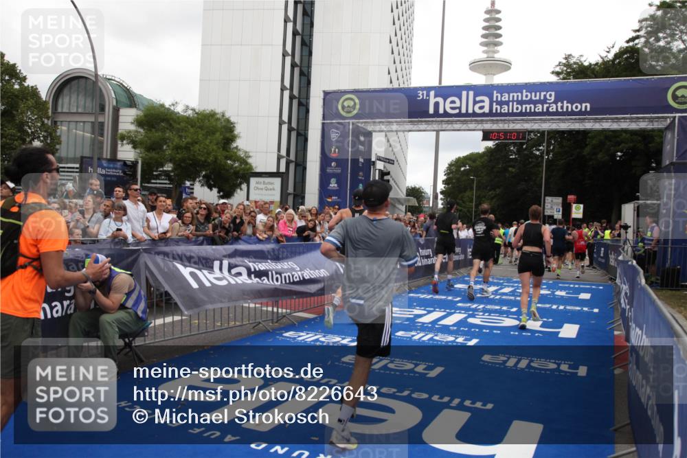 29.06.2025 - hella hamburg halbmarathon Michael Strokosch http://msf.ph/oto/8226643 29.06.2025 10:51:00 Ziel 1466, 2207, 3654, 3947, 4839, 5018, 7052, 7369, 8205, 8572, 10215, 11551, 12778, 13687, 15362, 15395, 15643, 16285, 18350 meine-sportfotos.de