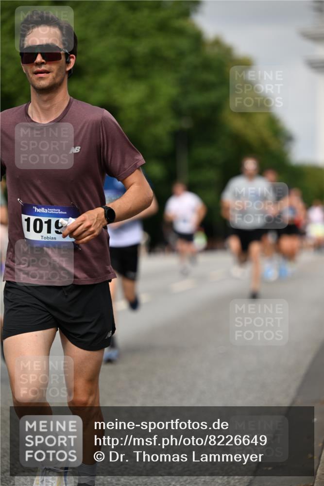 29.06.2025 - hella hamburg halbmarathon Dr. Thomas Lammeyer http://msf.ph/oto/8226649 29.06.2025 10:13:12 Kennedybrücke 1823, 2427, 3762, 4592, 4859, 7081, 9297, 9306, 9951, 9958, 10035, 10092, 10194, 10609 meine-sportfotos.de