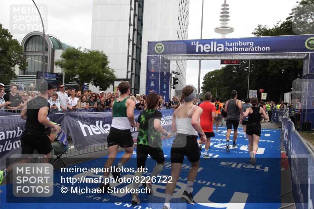 29.06.2025 - hella hamburg halbmarathon Michael Strokosch http://msf.ph/oto/8226722 29.06.2025 10:51:02 Ziel 1466, 1630, 2207, 3654, 7369, 8117, 8205, 8572, 10215, 11551, 12778, 13008, 13687, 14125, 15362, 15395, 15643, 16285, 17221, 18350 meine-sportfotos.de