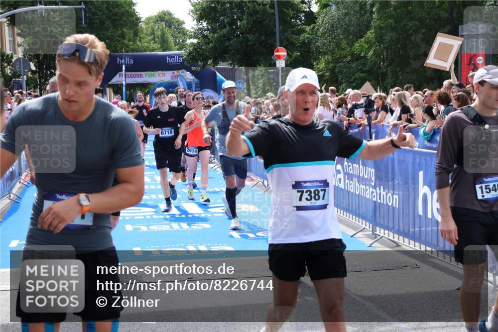 29.06.2025 - hella hamburg halbmarathon Zöllner http://msf.ph/oto/8226744 29.06.2025 11:29:04 Ziel 2342, 2703, 2914, 3613, 5561, 5658, 6307, 6710, 8787, 9108, 9830, 10198, 10586, 12216, 17199, 17944, 17989, 18371, 19233 meine-sportfotos.de