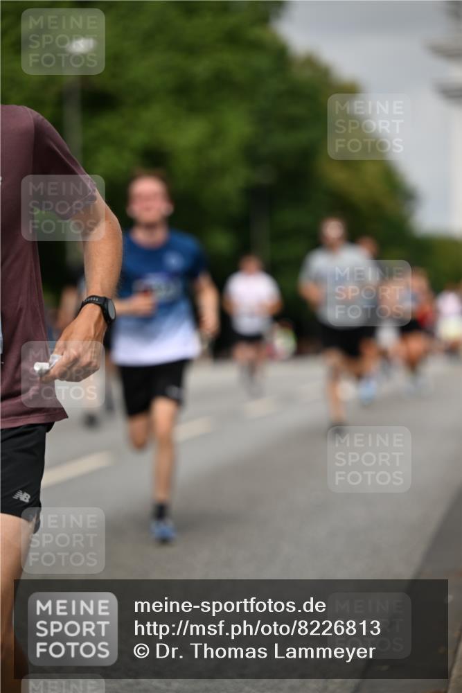 29.06.2025 - hella hamburg halbmarathon Dr. Thomas Lammeyer http://msf.ph/oto/8226813 29.06.2025 10:13:12 Kennedybrücke 1823, 2427, 3762, 4592, 4859, 7081, 9297, 9306, 9951, 9958, 10035, 10092, 10194, 10609 meine-sportfotos.de
