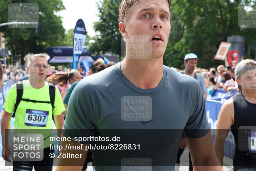 29.06.2025 - hella hamburg halbmarathon Zöllner http://msf.ph/oto/8226831 29.06.2025 11:29:07 Ziel 2342, 2703, 4366, 5561, 5658, 8738, 8787, 9108, 9830, 10198, 12216, 14349, 17199, 17944, 17989 meine-sportfotos.de