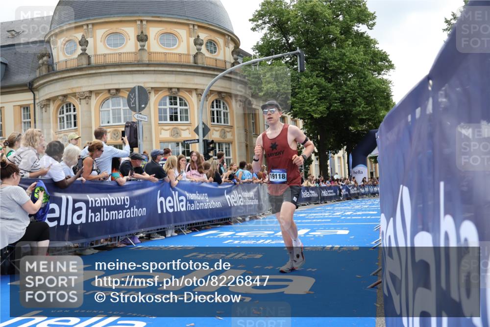 29.06.2025 - hella hamburg halbmarathon Strokosch-Dieckow http://msf.ph/oto/8226847 29.06.2025 10:31:28 Ziel 5660, 7793, 12681, 19118 meine-sportfotos.de