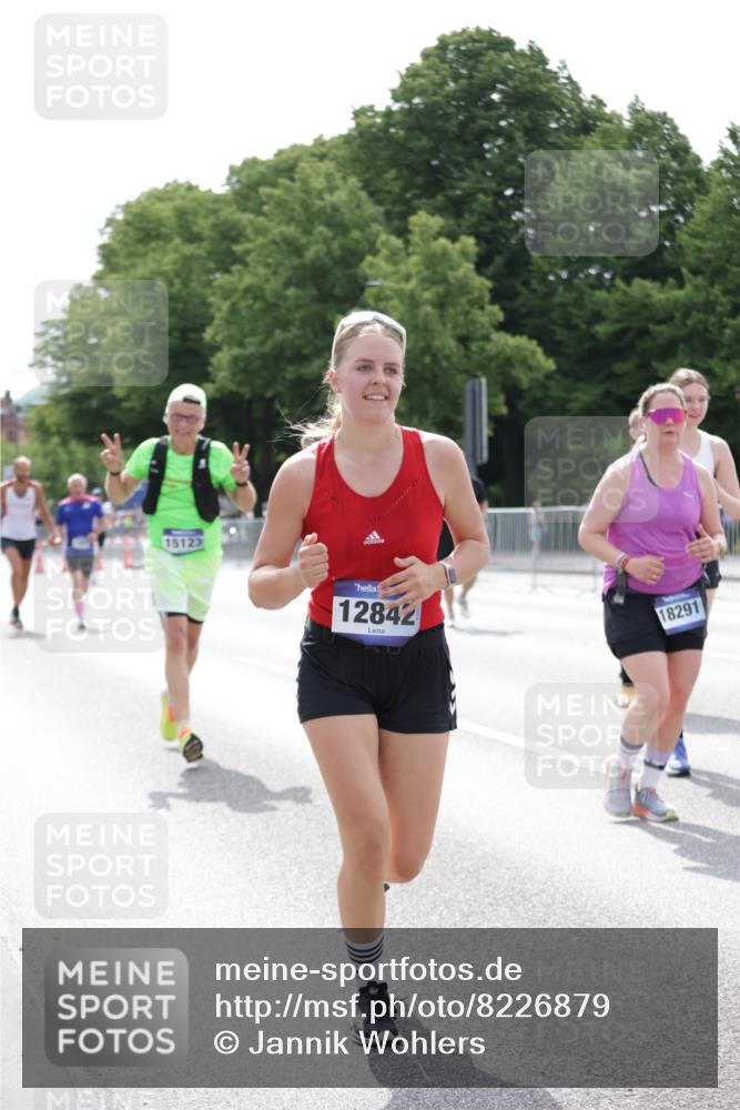 29.06.2025 - hella hamburg halbmarathon Jannik Wohlers http://msf.ph/oto/8226879 29.06.2025 10:27:43 Lombardsbrücke 1148, 5369, 5604, 5847, 6632, 7497, 8215, 9567, 9653, 9654, 11692, 11739, 12780, 12842, 13568, 13678, 14017, 14155, 15123, 15608, 18256 meine-sportfotos.de