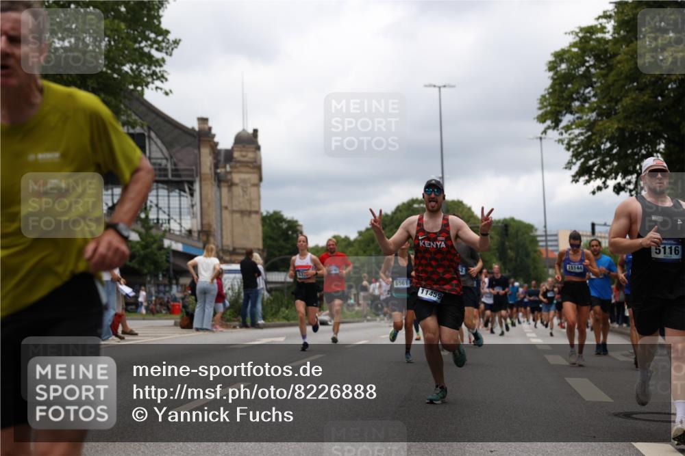 29.06.2025 - hella hamburg halbmarathon Yannick Fuchs http://msf.ph/oto/8226888 29.06.2025 10:46:33 20KM 1098, 1257, 1657, 2111, 2444, 2814, 3258, 3715, 3952, 4121, 4557, 4558, 4837, 5116, 5169, 5194, 5378, 5399, 6164, 6561, 6562, 7130, 7178, 7312, 7475, 7896, 8139, 8172, 8316, 8720, 8977, 9145, 9876, 10529, 10811, 11459, 12135, 12519, 13211, 13301, 13327, 14198, 14286, 14791, 15001, 15144, 15275, 15427, 15446, 15506, 15690, 16320, 16929, 17130, 17198, 17773, 18331 meine-sportfotos.de