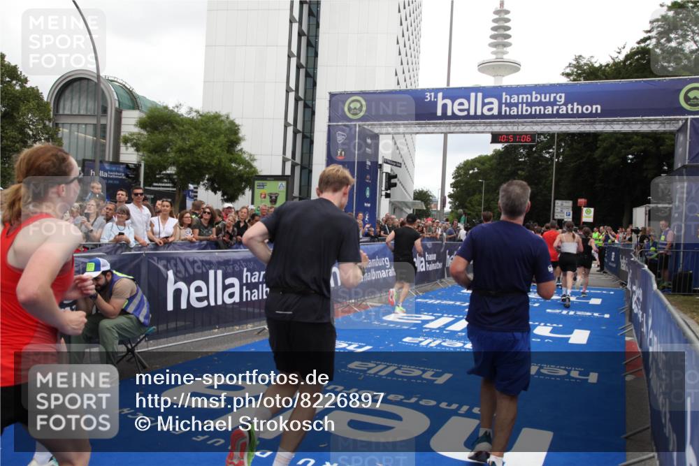 29.06.2025 - hella hamburg halbmarathon Michael Strokosch http://msf.ph/oto/8226897 29.06.2025 10:51:04 Ziel 1630, 2207, 7369, 8117, 8572, 8704, 10215, 10603, 11551, 12778, 13008, 13687, 14125, 15362, 16285, 17221, 18066, 18350 meine-sportfotos.de