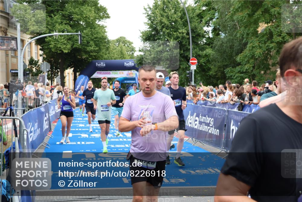 29.06.2025 - hella hamburg halbmarathon Zöllner http://msf.ph/oto/8226918 29.06.2025 10:53:06 Ziel 2208, 3059, 3258, 3334, 4121, 7509, 7864, 8587, 9093, 9537, 12155, 12367, 12519, 12910, 14323, 14791, 15430, 18590, 18720, 19208 meine-sportfotos.de