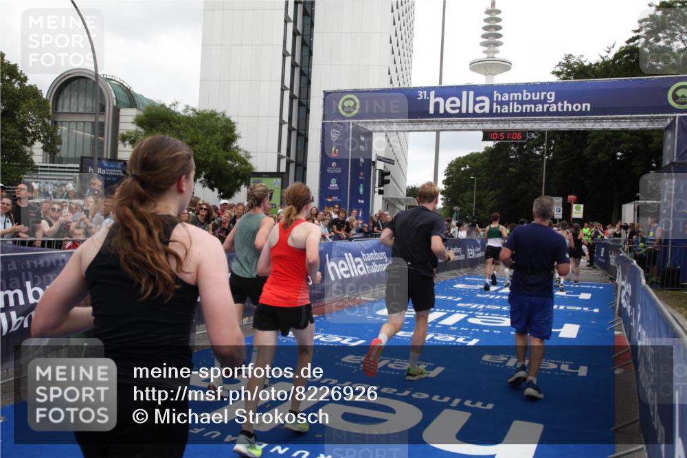 29.06.2025 - hella hamburg halbmarathon Michael Strokosch http://msf.ph/oto/8226926 29.06.2025 10:51:05 Ziel 1630, 2207, 4077, 7369, 8117, 8261, 8572, 8704, 10215, 10508, 10603, 12778, 13008, 13687, 14125, 15362, 16285, 17221, 18066, 18350 meine-sportfotos.de