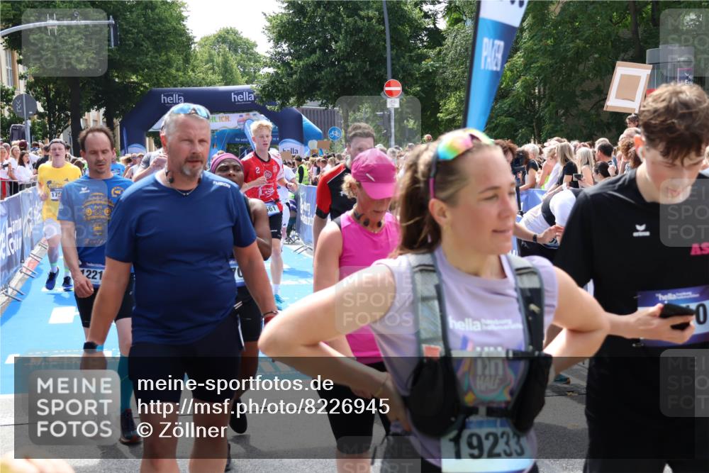 29.06.2025 - hella hamburg halbmarathon Zöllner http://msf.ph/oto/8226945 29.06.2025 11:29:10 Ziel 1025, 2342, 2703, 4366, 5561, 5625, 5658, 6746, 8738, 9830, 11178, 11245, 11879, 12216, 14265, 14349, 14536, 15709, 17712, 17944, 17989 meine-sportfotos.de
