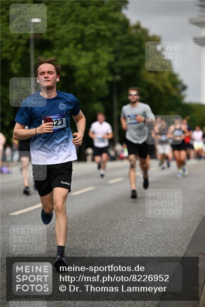 29.06.2025 - hella hamburg halbmarathon Dr. Thomas Lammeyer http://msf.ph/oto/8226952 29.06.2025 10:13:13 Kennedybrücke 1823, 3762, 4592, 4859, 7081, 9297, 9306, 9951, 9958, 10035, 10092, 10194, 10609 meine-sportfotos.de