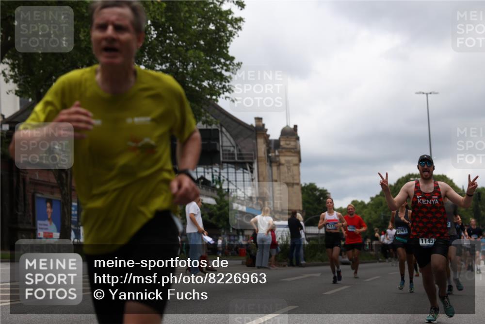 29.06.2025 - hella hamburg halbmarathon Yannick Fuchs http://msf.ph/oto/8226963 29.06.2025 10:46:34 20KM 1098, 1257, 1657, 2111, 2444, 2814, 3258, 3715, 3952, 4121, 4557, 4558, 4837, 5116, 5169, 5194, 5378, 5399, 6164, 6561, 6562, 7130, 7178, 7312, 7475, 7896, 8139, 8172, 8316, 8720, 8977, 9145, 10529, 10811, 11459, 12135, 12519, 13211, 13301, 13327, 14198, 14286, 14791, 15001, 15144, 15275, 15427, 15446, 15506, 15690, 16320, 16929, 17130, 17198, 17773, 18331 meine-sportfotos.de