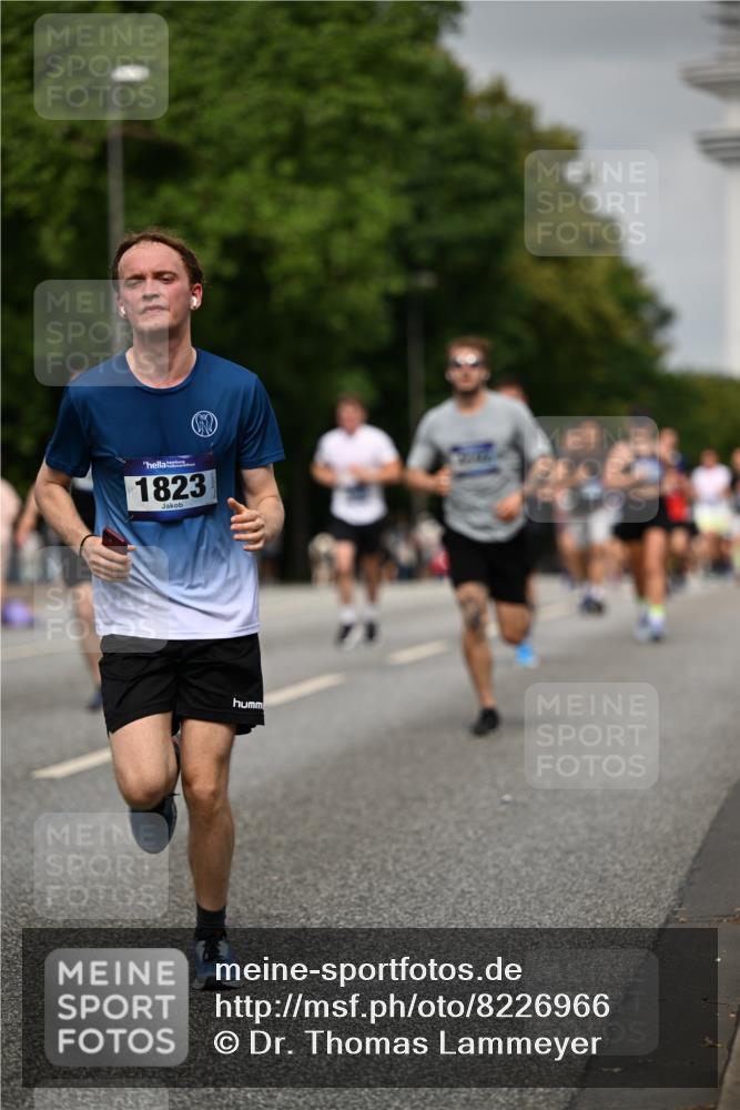29.06.2025 - hella hamburg halbmarathon Dr. Thomas Lammeyer http://msf.ph/oto/8226966 29.06.2025 10:13:13 Kennedybrücke 1823, 3762, 4592, 4859, 7081, 9297, 9306, 9951, 9958, 10035, 10092, 10194, 10609 meine-sportfotos.de
