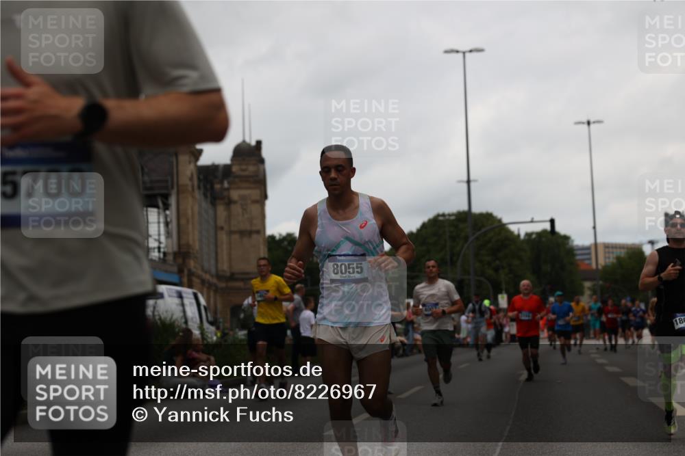 29.06.2025 - hella hamburg halbmarathon Yannick Fuchs http://msf.ph/oto/8226967 29.06.2025 11:04:15 20KM 1032, 1859, 2055, 2110, 2288, 2712, 2942, 3091, 3176, 3488, 3691, 3844, 4007, 4864, 5242, 6871, 7257, 7840, 7846, 8055, 8632, 9738, 9975, 10428, 10685, 11542, 11774, 13370, 13610, 13788, 14015, 14488, 14540, 15352, 15570, 15663, 15700, 15858, 16255, 16456, 16709, 16938, 17239, 17847, 18189, 18343, 18429, 18616, 18617, 18957 meine-sportfotos.de