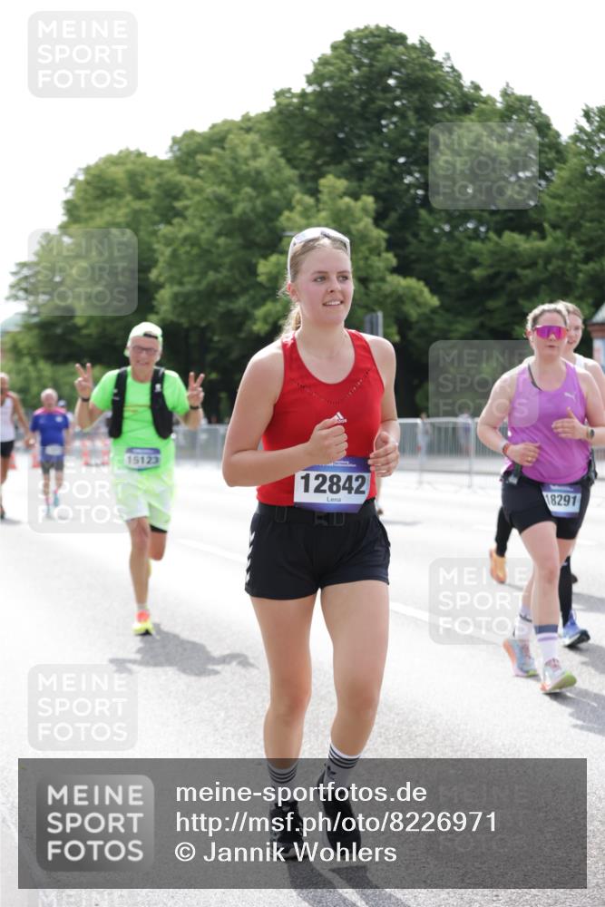 29.06.2025 - hella hamburg halbmarathon Jannik Wohlers http://msf.ph/oto/8226971 29.06.2025 10:27:43 Lombardsbrücke 1148, 5369, 5604, 5847, 6632, 7497, 8215, 9567, 9653, 9654, 11692, 11739, 12780, 12842, 13568, 13678, 14017, 14155, 15123, 15608, 18256 meine-sportfotos.de