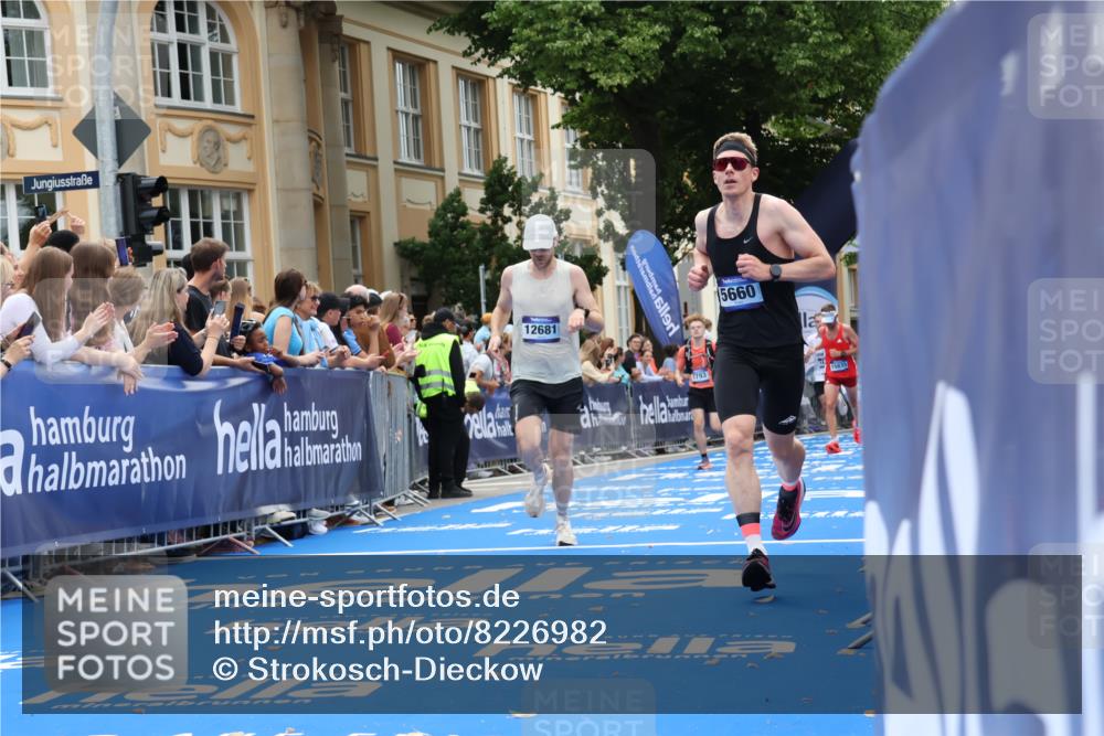 29.06.2025 - hella hamburg halbmarathon Strokosch-Dieckow http://msf.ph/oto/8226982 29.06.2025 10:31:35 Ziel 5660, 7793, 12681, 13606, 13617, 15835, 18102 meine-sportfotos.de