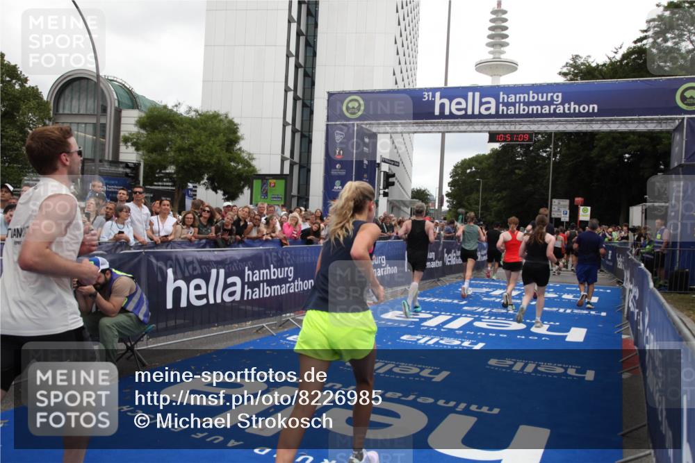 29.06.2025 - hella hamburg halbmarathon Michael Strokosch http://msf.ph/oto/8226985 29.06.2025 10:51:08 Ziel 1366, 1630, 4077, 4816, 4967, 8117, 8261, 8508, 8704, 10508, 10603, 12778, 13008, 14125, 17221, 17384, 18066, 18350 meine-sportfotos.de