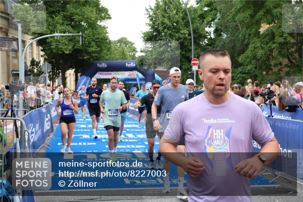 29.06.2025 - hella hamburg halbmarathon Zöllner http://msf.ph/oto/8227003 29.06.2025 10:53:07 Ziel 2208, 3059, 3258, 3334, 4121, 7509, 7864, 8587, 9093, 9537, 12155, 12367, 12519, 12910, 14323, 14791, 18590, 19208 meine-sportfotos.de