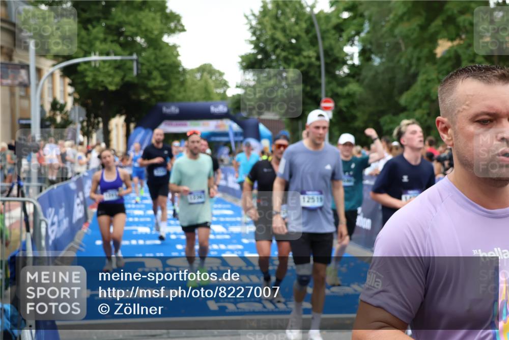 29.06.2025 - hella hamburg halbmarathon Zöllner http://msf.ph/oto/8227007 29.06.2025 10:53:07 Ziel 2208, 3059, 3258, 3334, 4121, 7509, 7864, 8587, 9093, 9537, 12155, 12367, 12519, 12910, 14323, 14791, 18590, 19208 meine-sportfotos.de