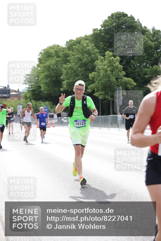 29.06.2025 - hella hamburg halbmarathon Jannik Wohlers http://msf.ph/oto/8227041 29.06.2025 10:27:43 Lombardsbrücke 1148, 5369, 5604, 5847, 6632, 7497, 8215, 9567, 9653, 9654, 11692, 11739, 12780, 12842, 13568, 13678, 14017, 14155, 15123, 15608, 18256 meine-sportfotos.de