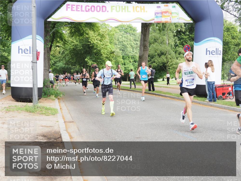 29.06.2025 - hella hamburg halbmarathon MichiJ http://msf.ph/oto/8227044 29.06.2025 10:25:46 Zwischen KM18-KM19 2196, 3790, 5092, 5307, 7482, 9178, 14459, 17024, 17658, 18062 meine-sportfotos.de