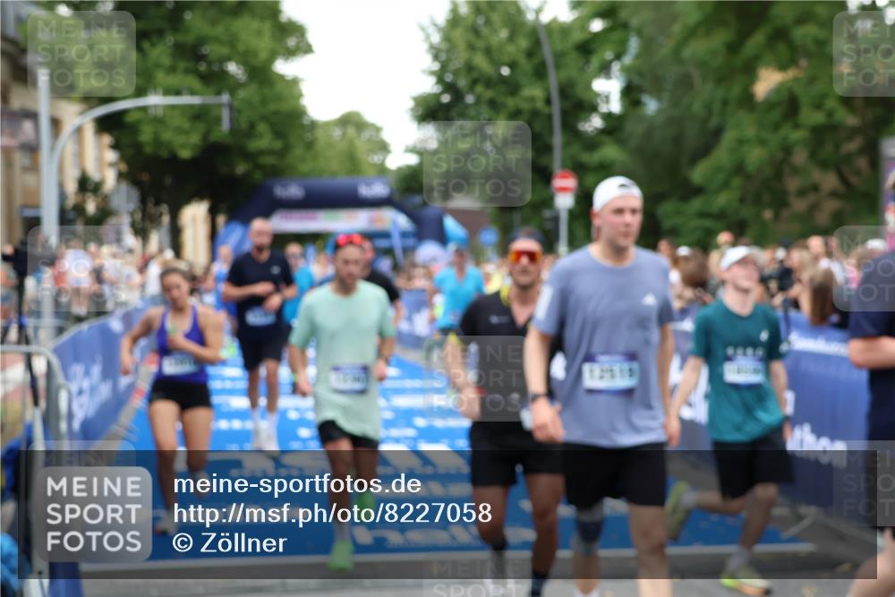 29.06.2025 - hella hamburg halbmarathon Zöllner http://msf.ph/oto/8227058 29.06.2025 10:53:08 Ziel 2208, 3059, 3258, 3334, 4121, 7509, 7864, 8587, 9093, 9537, 12155, 12367, 12910, 14323, 18590, 19208 meine-sportfotos.de